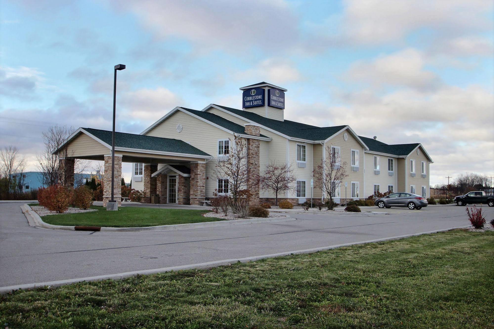 Boarders Inn & Suites By Cobblestone Hotels - Oshkosh Exteriér fotografie